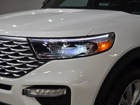 Used 2023 Ford Explorer Platinum w/ Technology Package image 12