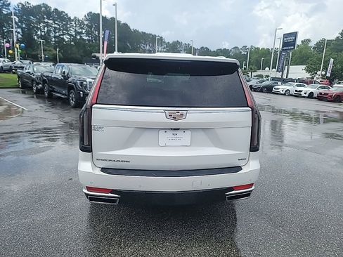 Used 2022 Cadillac Escalade Premium Luxury RWD image 6