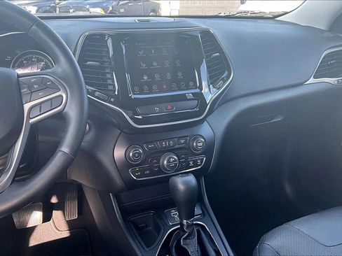 Used 2019 Jeep Cherokee Limited image 6