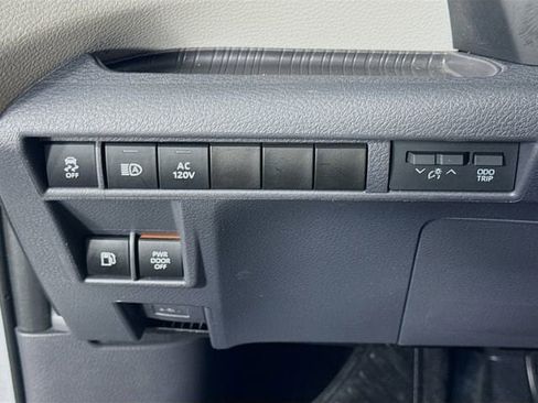 Certified 2022 Toyota Sienna XLE w/ XLE Plus Package FWD image 11