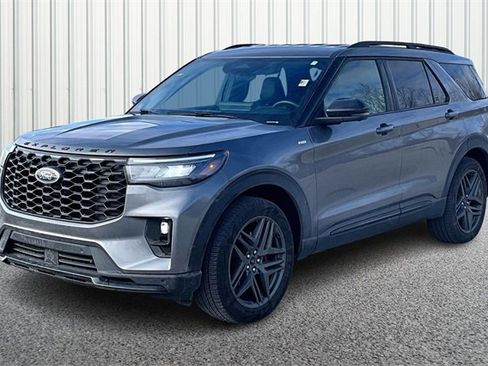 Used 2025 Ford Explorer ST-Line w/ ST-Line Street Pack image 2