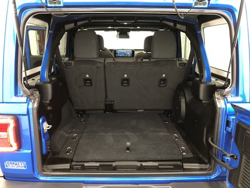 Certified 2024 Jeep Wrangler Sahara w/ Technology Group image 10