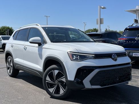 New 2026 Volkswagen Taos SE AWD/4WD image 2