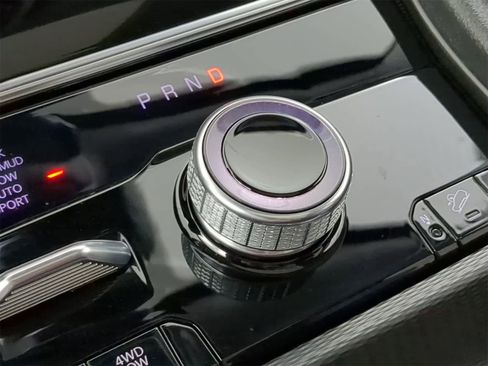 Used 2023 Jeep Grand Cherokee w/ Luxury Tech Group II image 32