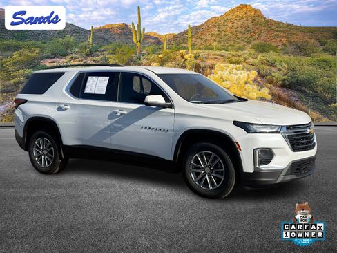 Used 2023 Chevrolet Traverse LT image 1