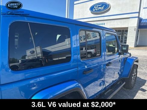 Used 2024 Jeep Wrangler Unlimited Sahara w/ Technology Group AWD/4WD image 3