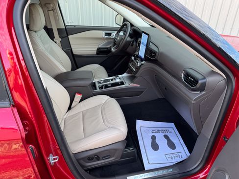 Used 2023 Ford Explorer Platinum w/ Premium Technology Package AWD/4WD image 28