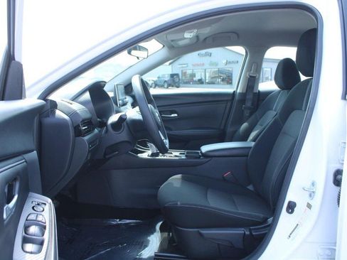 Used 2024 Nissan Sentra SV FWD image 9