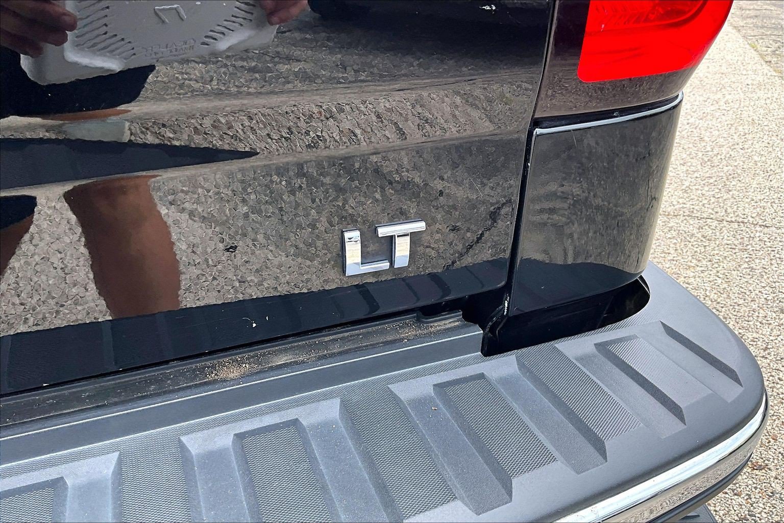 Used 2017 Chevrolet Silverado 1500 LT w/ LT Eassist Package AWD/4WD image 8