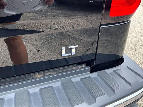 Used 2017 Chevrolet Silverado 1500 LT w/ LT Eassist Package AWD/4WD image 8