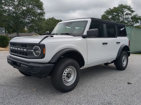 New 2025 Ford Bronco 4-Door image 6