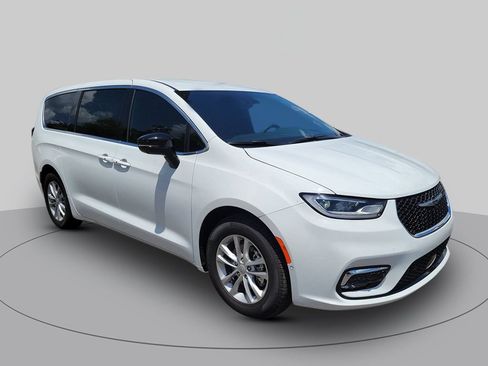 New 2026 Chrysler Pacifica Select FWD image 1