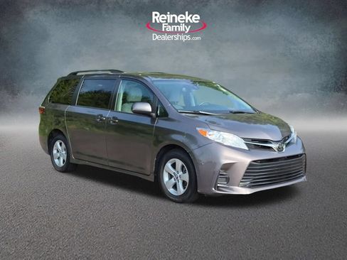 Used 2019 Toyota Sienna LE FWD image 3