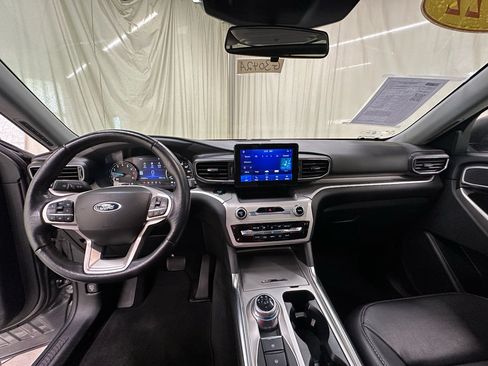 Used 2022 Ford Explorer XLT w/ Equipment Group 202A AWD/4WD image 33