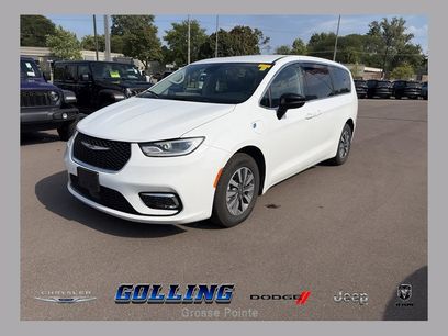 Used 2024 Chrysler Pacifica Limited