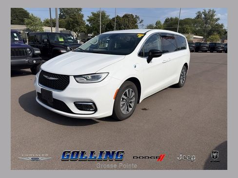 Used 2024 Chrysler Pacifica Limited FWD image 1