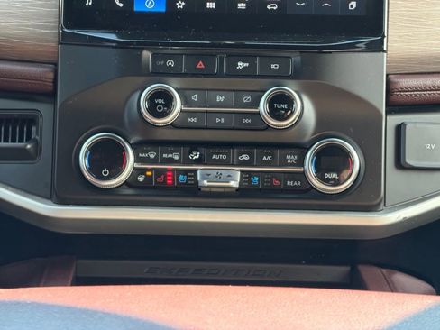 Used 2024 Ford Expedition Limited image 34