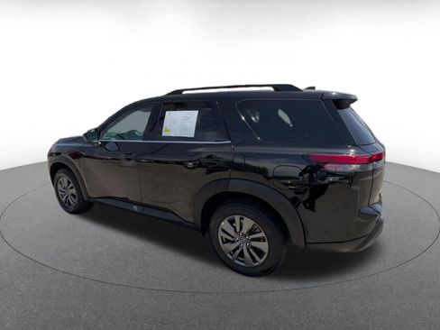Used 2025 Nissan Pathfinder SV FWD image 10