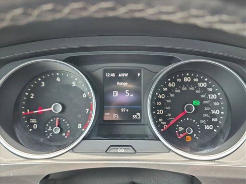 Used 2018 Volkswagen Tiguan SEL w/ R-Line Package FWD image 11
