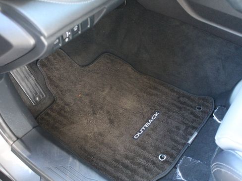 Used 2020 Subaru Outback Limited image 32