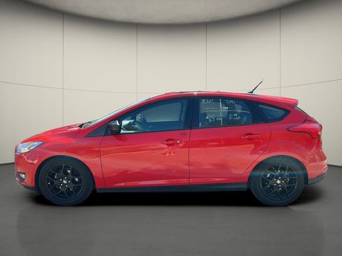 Used 2016 Ford Focus SE w/ Equipment Group 201A image 4