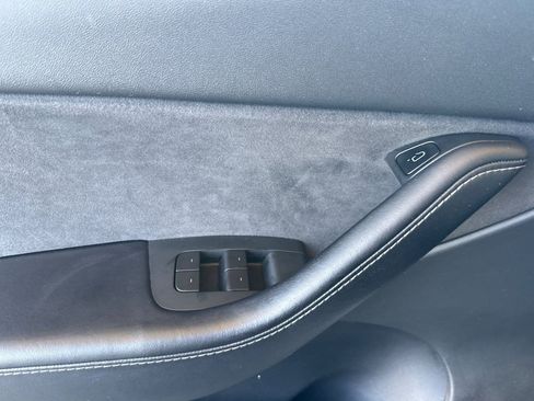 Used 2021 Tesla Model Y Long Range image 12