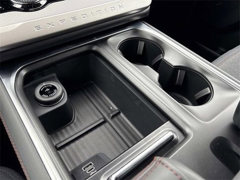 New 2025 Ford Expedition Active image 29