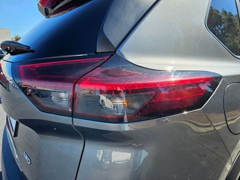 Used 2023 Nissan Rogue S image 8