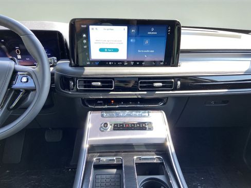 New 2025 Lincoln Aviator AWD w/ Equipment Group 101A image 15