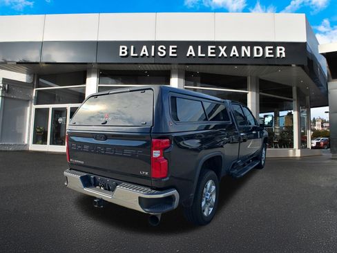 Used 2022 Chevrolet Silverado 2500 LTZ w/ LTZ Convenience Package AWD/4WD image 3