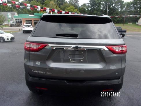 Used 2020 Chevrolet Traverse LT w/ LPO, Black Accent Package AWD/4WD image 5