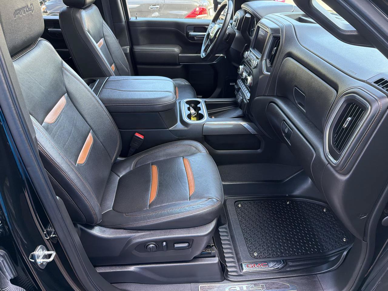 Used 2023 GMC Sierra 2500 AT4 w/ AT4 Premium Plus Package AWD/4WD image 11