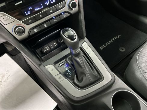 Used 2017 Hyundai Elantra Limited FWD image 17