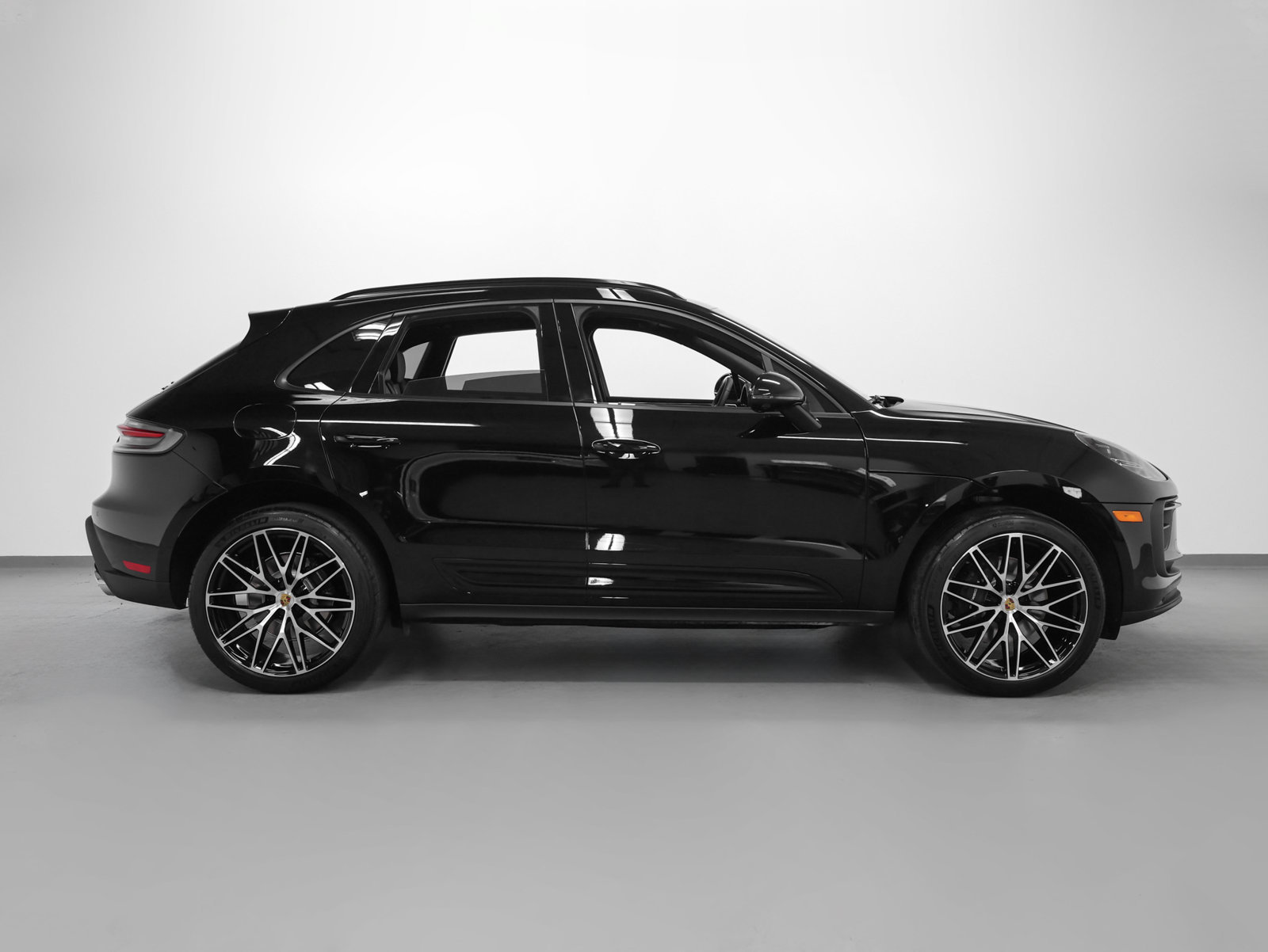 Certified 2026 Porsche Macan AWD/4WD image 13