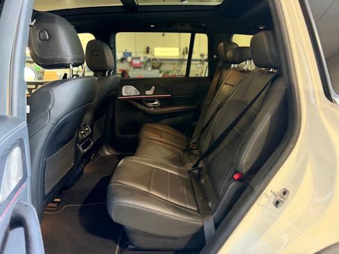 Used 2024 Mercedes-Benz GLS 450 4MATIC image 4