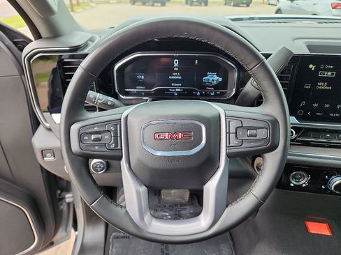 Used 2024 GMC Sierra 1500 SLT image 18