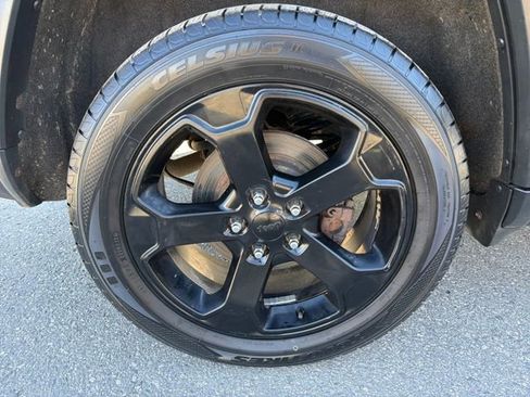 Used 2018 Jeep Grand Cherokee Laredo image 29