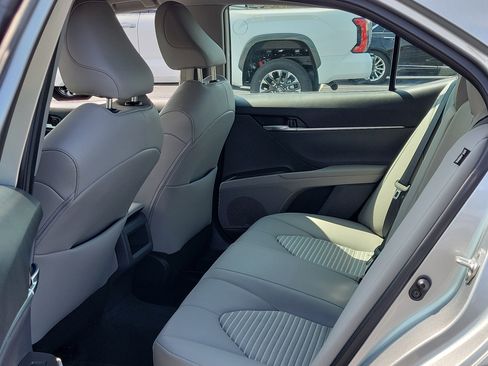 Used 2023 Toyota Camry SE image 14