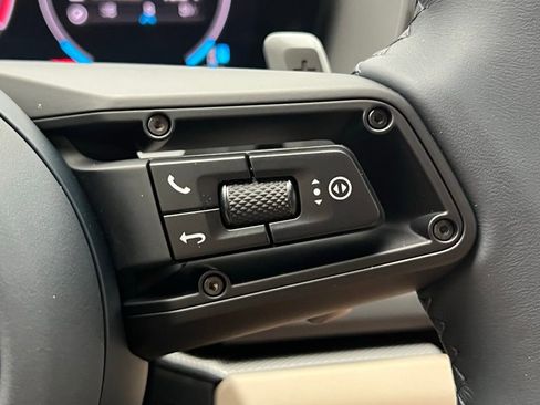 Used 2025 Porsche Panamera image 8