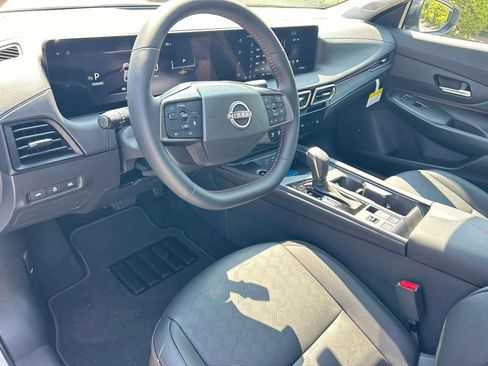 New 2027 Nissan Sentra SR w/ SR Premium Package FWD image 12