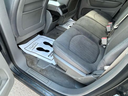 Used 2013 Chevrolet Traverse LS FWD image 9