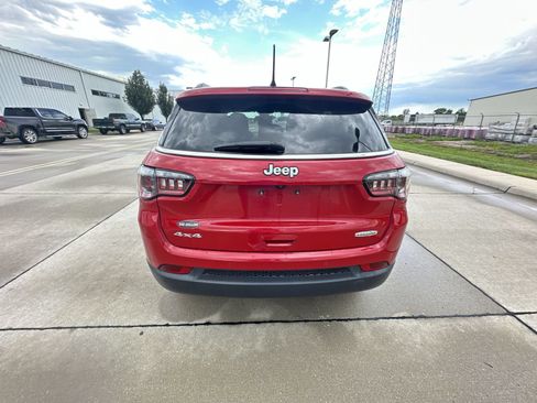 Used 2021 Jeep Compass Latitude w/ Driver Assistance Group AWD/4WD image 13
