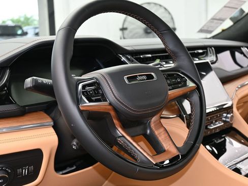 New 2025 Jeep Grand Cherokee Summit image 14