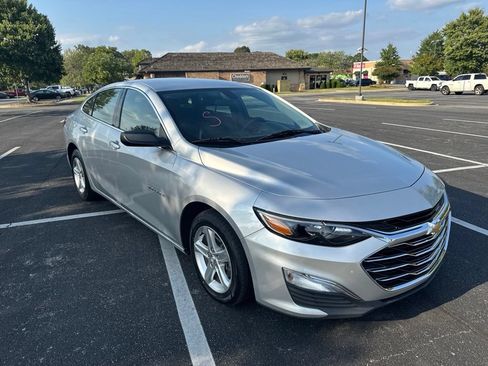 Used 2022 Chevrolet Malibu LS FWD image 2