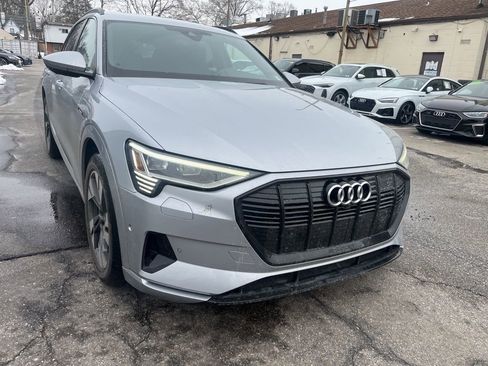 Used 2022 Audi e-tron Premium image 5