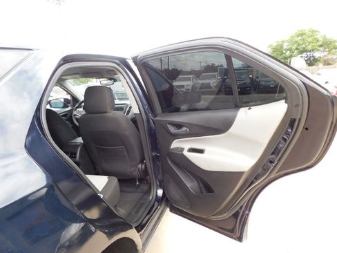 Used 2020 Chevrolet Equinox LS w/ LS Convenience Package image 40