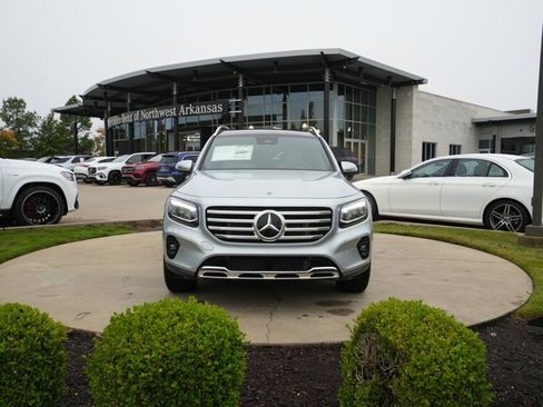 Used 2026 Mercedes-Benz GLB 250 4MATIC image 2