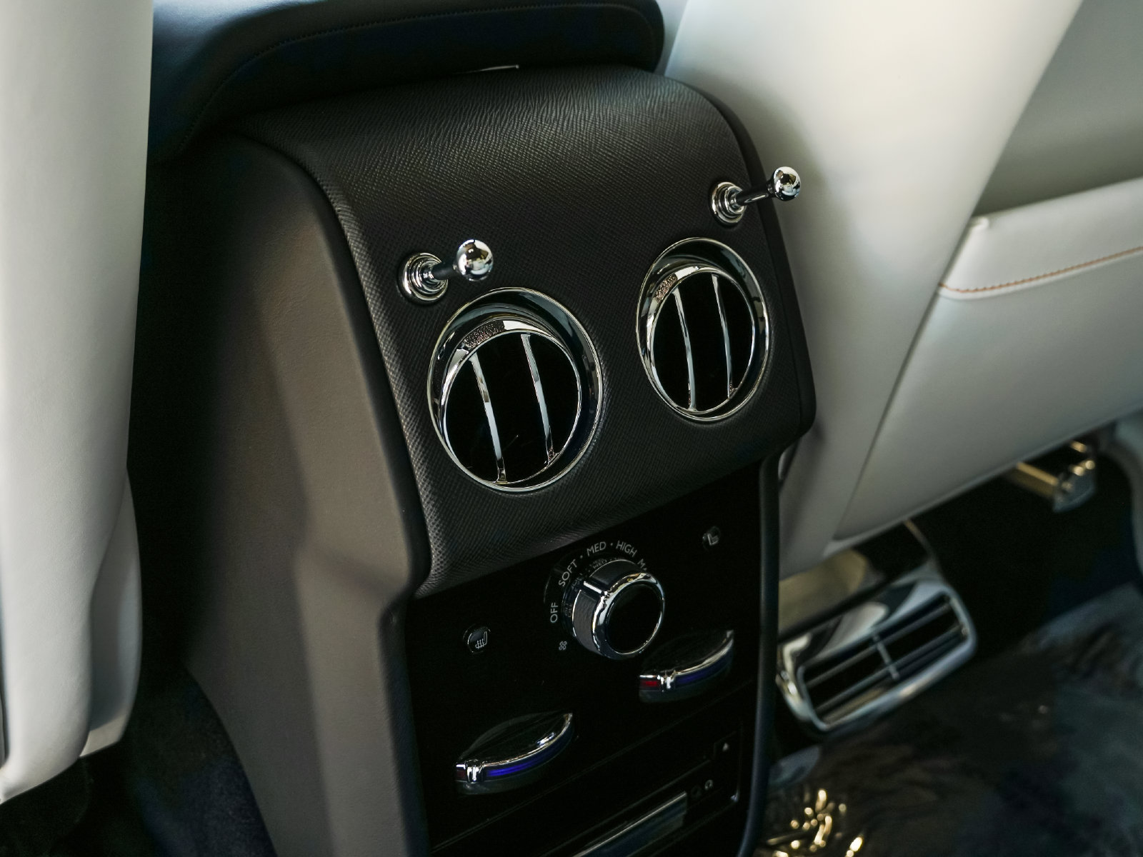 Certified 2024 Rolls-Royce Cullinan w/ Cullinan Package AWD/4WD image 27