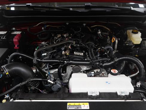 Certified 2025 Toyota Tacoma SR5 image 29