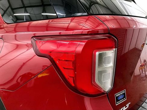 Used 2020 Ford Explorer XLT w/ Comfort Package AWD/4WD image 29